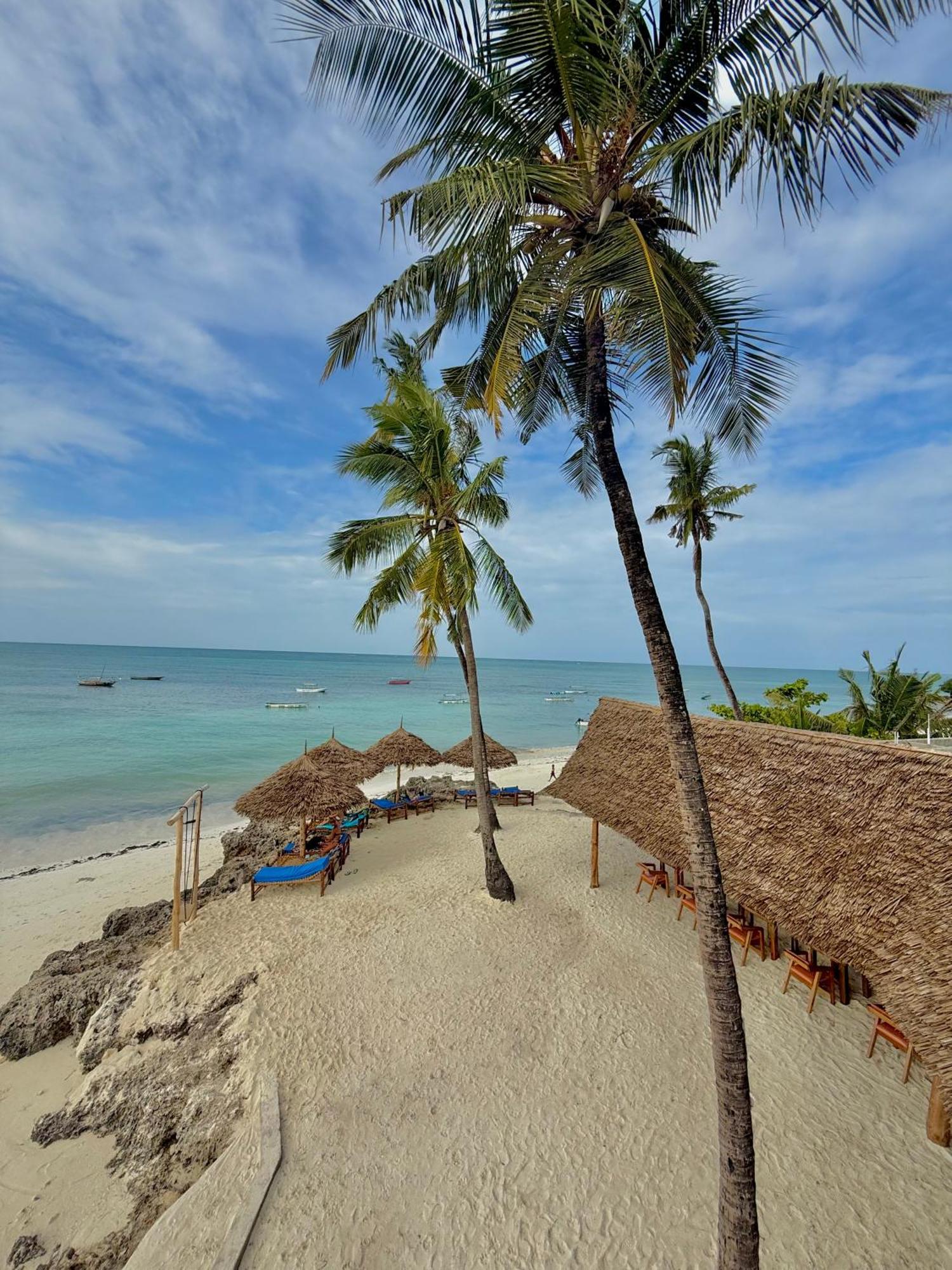 Dhow Beach Boutique Hotel Nungwi Exterior photo